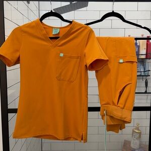 Garde Malade Mango Scrubs 🧡🥭